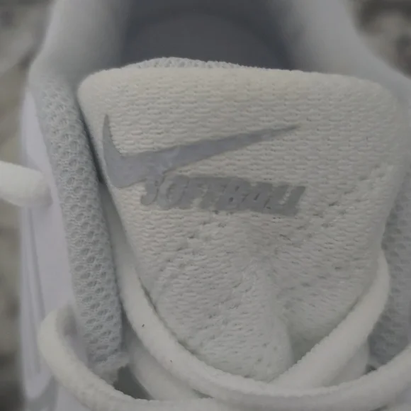 Nike All-White Softball Cleats 8.5 Never Worn - Picture 5 of 7